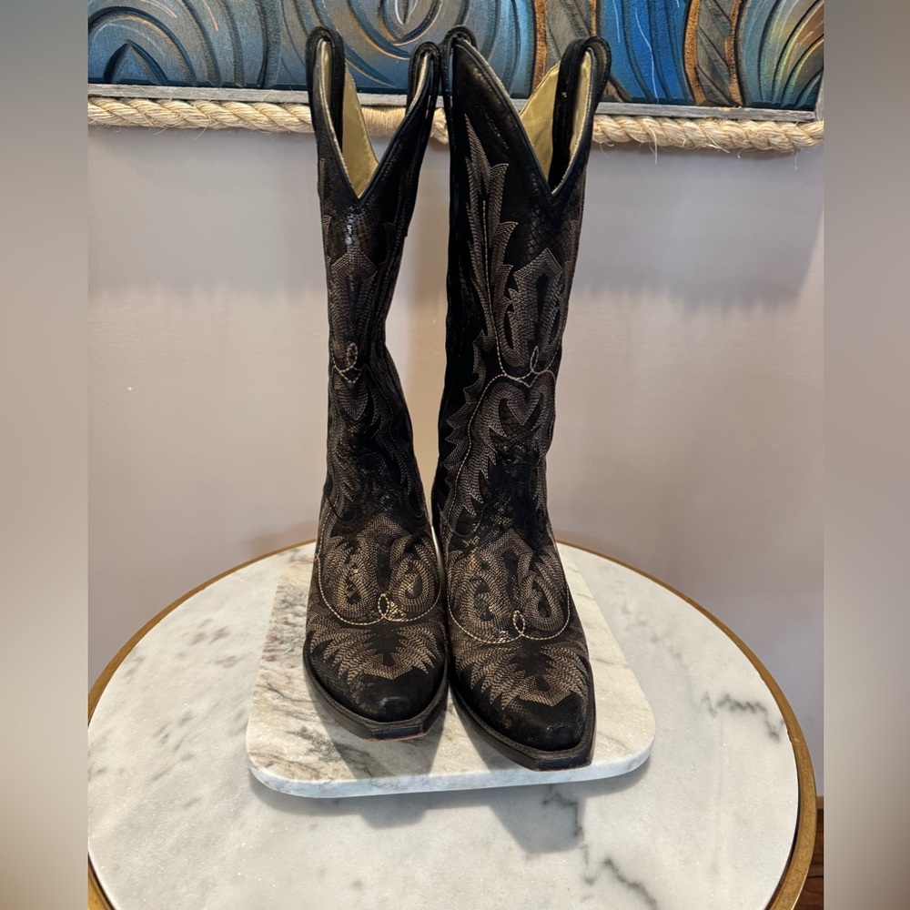 Corral Boots-Women’s Size 9-Black and Gold
